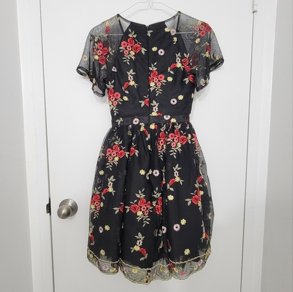 Chi Chi London Petite All Over Folk Floral Embroidered Skater Dress - Picture 5 of 11